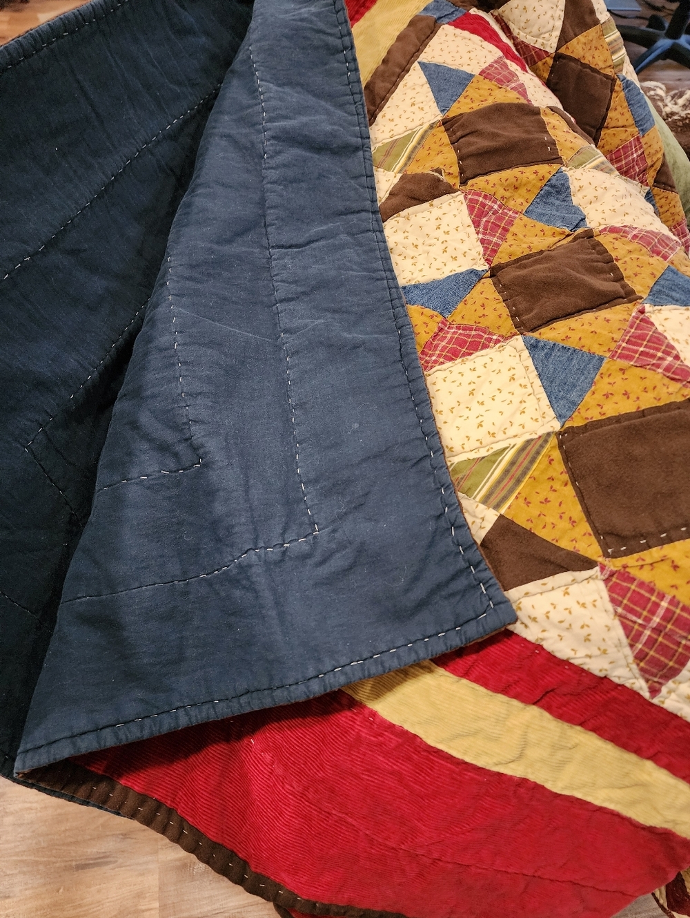 Handmade Patchwork Quilt - 86.5 x 65.5 - Picture 5 of 14